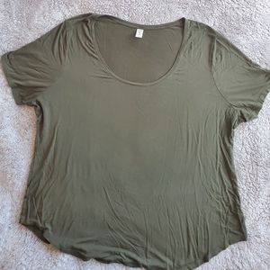 Olive green luxe tee | PLUS SIZE